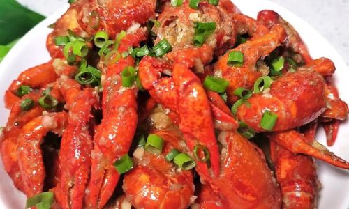 Mastering the Art of Homemade Stir-Fried Crayfish:A Flavorful Journey from Kitchen to Table