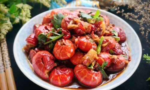 Mastering the Art of Stir-Fried Shrimp Tails:A Flavorful Journey from Kitchen to Table