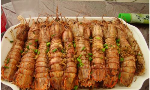 Mastering the Art of Stir-Fried Mantis Shrimp:A Flavorful Journey from Prep to Plate