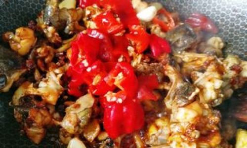 Mastering the Art of Spicy Stir-Fried Bullfrog:A Step-by-Step Guide to Culinary Perfection