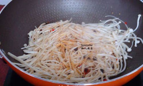 Mastering the Art of Stir-Fried Enoki Mushrooms:A Step-by-Step Guide to Culinary Perfection
