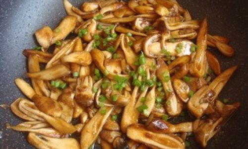 Savory Stir-Fried King Oyster Mushrooms:A Homemade Delight for Every Kitchen