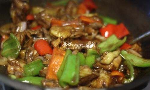 Mastering the Art of Spicy Stir-Fried Chicken Chunks:A Flavorful Journey from Kitchen to Table