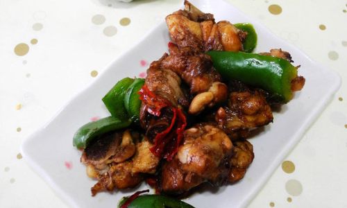 The Fiery Symphony of Flavors:Mastering the Art of Spicy Stir-Fried Chicken Cubes