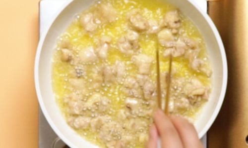 The Ethical Dilemma and Cultural Significance of Stir-Fried Live Chicken:A Culinary Exploration