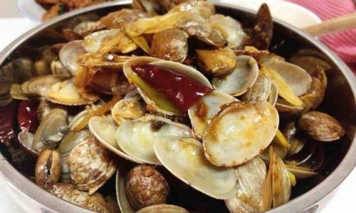 Mastering the Art of Spicy Stir-Fried Clams:A Flavorful Journey from Kitchen to Table
