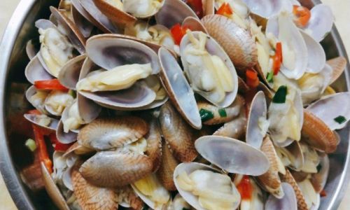 Mastering the Art of Spicy Stir-Fried Clams:A Flavorful Journey from Kitchen to Table