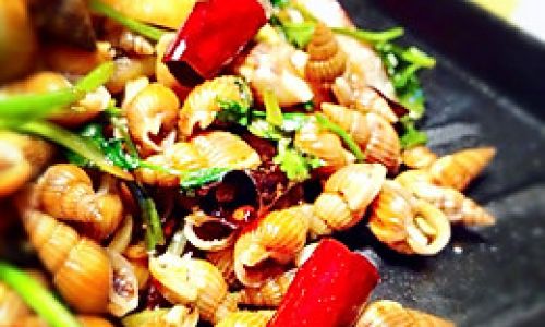 Stir-Fried Conch:A Symphony of Sea,Spice,and Skill
