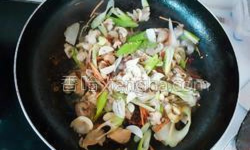 Mastering the Art of Stir-Fried Conch:A Delicious Journey from Sea to Plate