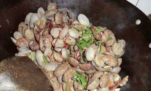 Mastering the Art of Stir-Fried Razor Clams:A Guide to Creating a Restaurant-Quality Dish at Home