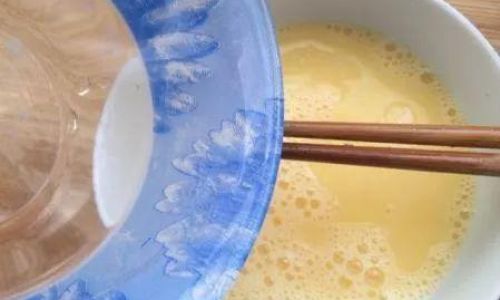 A Step-by-Step Guide to Preparing Nutritious Steamed Egg Custard for Your Baby