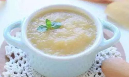 A Step-by-Step Guide to Preparing Nutritious Steamed Apple Puree for Your 4-Month-Old Baby