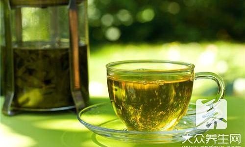 The Harmonious Blend:Exploring the Benefits and Considerations of Steeping Mint with Green Tea