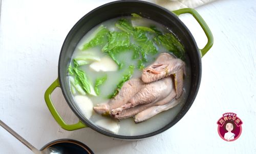 To Blanch or Not to Blanch:The Great Debate Over Preparing Chicken for Soup