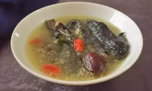 To Blanch or Not to Blanch:The Great Debate Over Preparing Chicken for Soup