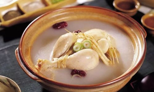 The Ultimate Guide to Crafting the Perfect Chicken Soup:Exploring Ingredients Beyond the Basics