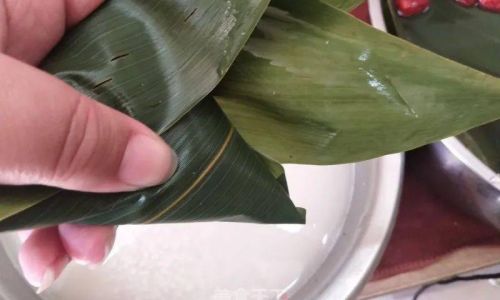 Mastering the Art of Zongzi:Techniques for Wrapping Perfect Dumplings Quickly and Efficiently