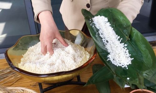 Mastering the Art of Preparing Rice for Zongzi:A Comprehensive Guide