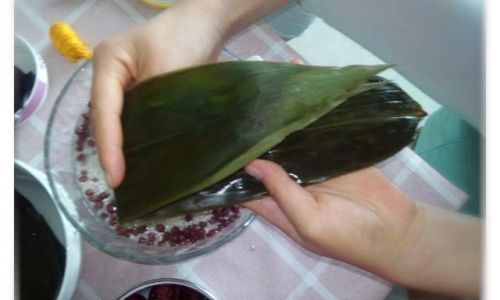 The Art of Crafting Zongzi:A Step-by-Step Guide to Traditional Chinese Rice Dumplings