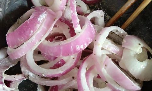 Mastering the Art of Stir-Fried Onions:A Guide to Perfectly Caramelized and Flavorful Delights