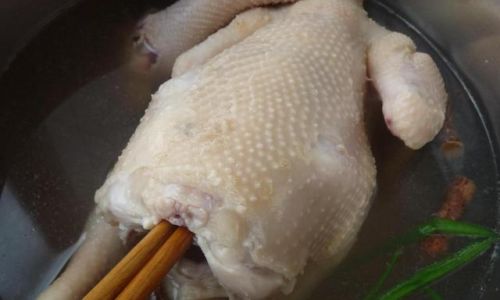Mastering the Art of Steaming Half a White-Cut Chicken:A Comprehensive Guide to Perfect Doneness