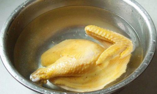 Mastering the Art of Cooking Half a White-Cut Chicken:Perfect Timing and Techniques