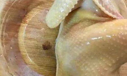 Mastering the Art of Cooking Half a White-Cut Chicken:Perfect Timing and Techniques