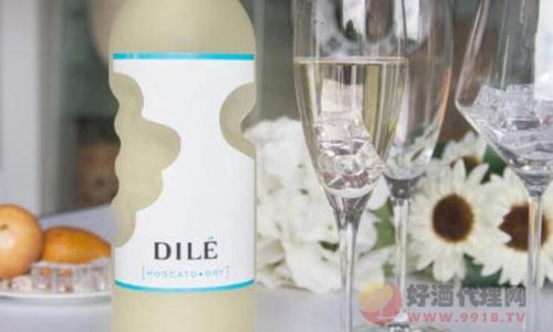 The Art of Savoring Semi-Sweet White Wine:A Guide to Optimal Enjoyment