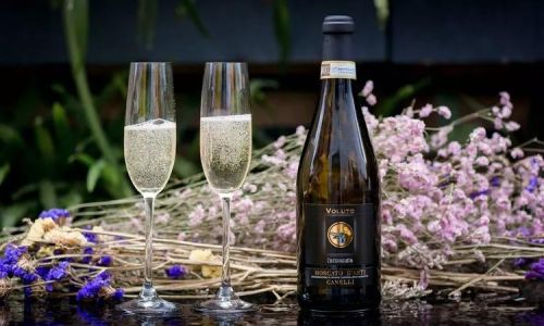 The Art of Savoring Semi-Sweet White Wine:A Guide to Optimal Enjoyment