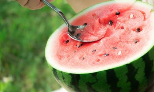 The Ultimate Guide to Preserving Half a Watermelon Overnight:Tips,Tricks,and Scientific Insights