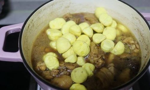 The Culinary Harmony:Exploring the Compatibility of Chestnuts and Cuttlefish in Chicken Stew