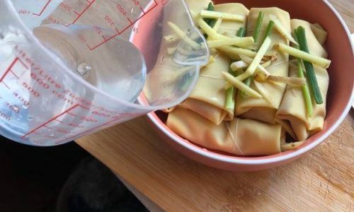 Mastering the Art of Cooking Delicious Stuffed Tofu Skin Rolls:A Comprehensive Guide