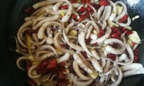 A Step-by-Step Guide to Crafting the Perfect Stir-Fried Shredded Squid with White Jade Mushrooms