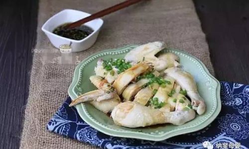 The Art of Pairing Dipping Sauces with White Cut Chicken:A Culinary Exploration