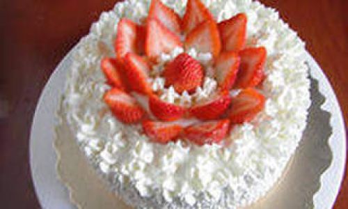 How to Create a Decadent White Chocolate Strawberry Cake:A Step-by-Step Guide