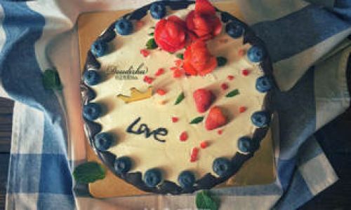 How to Create a Decadent White Chocolate Strawberry Cake:A Step-by-Step Guide