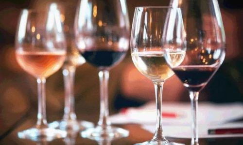 The Nuanced Divide:Unraveling the Differences Between White and Red Wine
