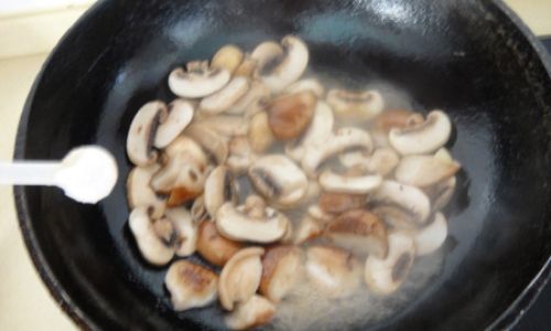 Mastering the Art of Cooking White Mushrooms:Techniques,Flavors,and Tips for a Delicious Dish