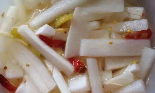Mastering the Art of Pickling Daikon Radish:A Guide to Achieving Irresistible Crispiness and Flavor