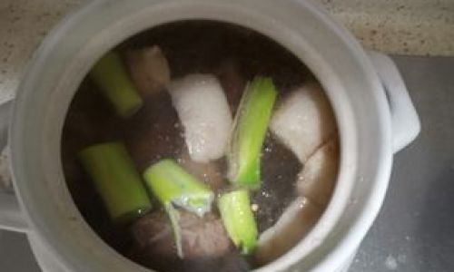 A Hearty and Nourishing White Radish Beef Soup Recipe:A Step-by-Step Guide to Comfort in a Bowl