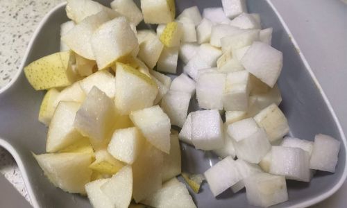 How to Prepare a Soothing White Radish and Pear Infused Water:A Step-by-Step Guide