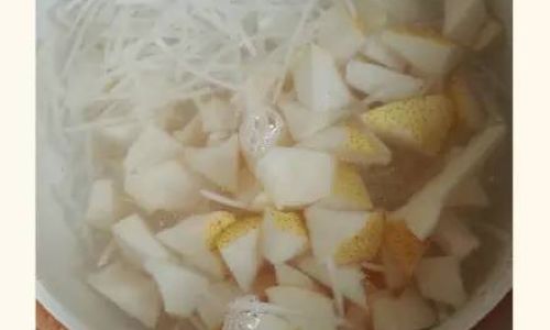 How to Prepare a Soothing White Radish and Pear Infused Water:A Step-by-Step Guide