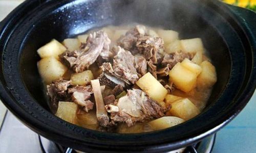 A Hearty and Nourishing Recipe:Mastering the Art of Stewed Lamb Ribs with White Radish