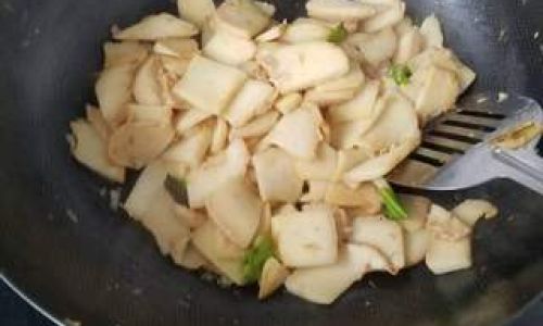 A Symphony of Earthy and Savory:Crafting the Perfect White Mushroom and Chicken Breast Stir-Fry