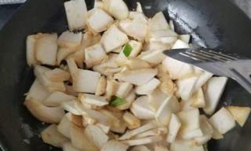 A Symphony of Earthy and Savory:Crafting the Perfect White Mushroom and Chicken Breast Stir-Fry