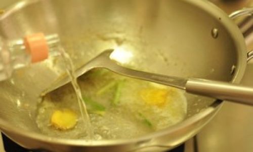 Mastering the Art of Cooking Mussels with Chinese Baijiu:A Flavorful Journey