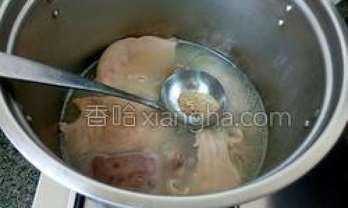 How to Prepare Ginkgo Nut,Raspberry,and Pork Stomach Soup:A Traditional Chinese Recipe