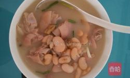 A Hearty Delight:Mastering the Art of White Bean and Pig’s Trotter Stew