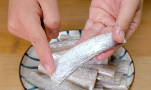 =How to Cook Hairtail:A Culinary Guide to Preparing This Unique Seafood Delicacy=