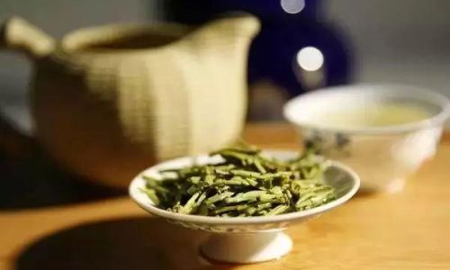 The Subtle Nuances:Unraveling the Differences Between White Tea and Green Tea